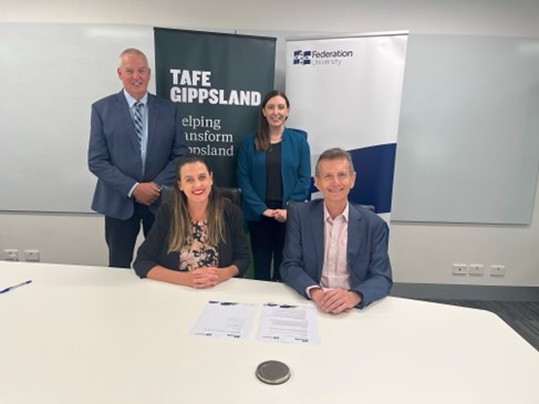 TAFE Gippsland and Federation University MoU signing (left to right) TAFE Gippsland Board Chair Paul Buckley PSM, TAFE Gippsland CEO Laura Macpherson, Federation University Associate Deputy Vice-Chancellor, Engagement Leigh Kennedy and Federation University Vice-Chancellor Duncan Bentley.