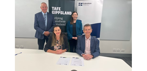 TAFE Gippsland and Federation University MoU signing (left to right) TAFE Gippsland Board Chair Paul Buckley PSM, TAFE Gippsland CEO Laura Macpherson, Federation University Associate Deputy Vice-Chancellor, Engagement Leigh Kennedy and Federation University Vice-Chancellor Duncan Bentley.
