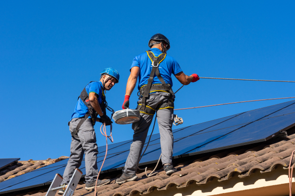 solar installers connecting cables